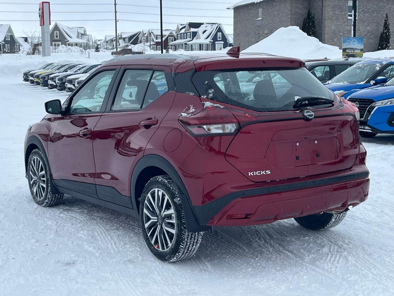 2025 Nissan Kicks Play SV FWD Photo