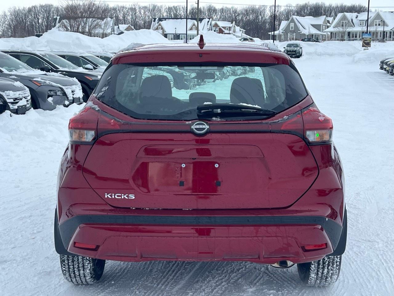 2025 Nissan Kicks Play SV FWD Photo