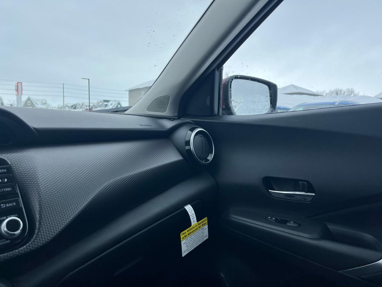 2025 Nissan Kicks Play SV FWD Photo