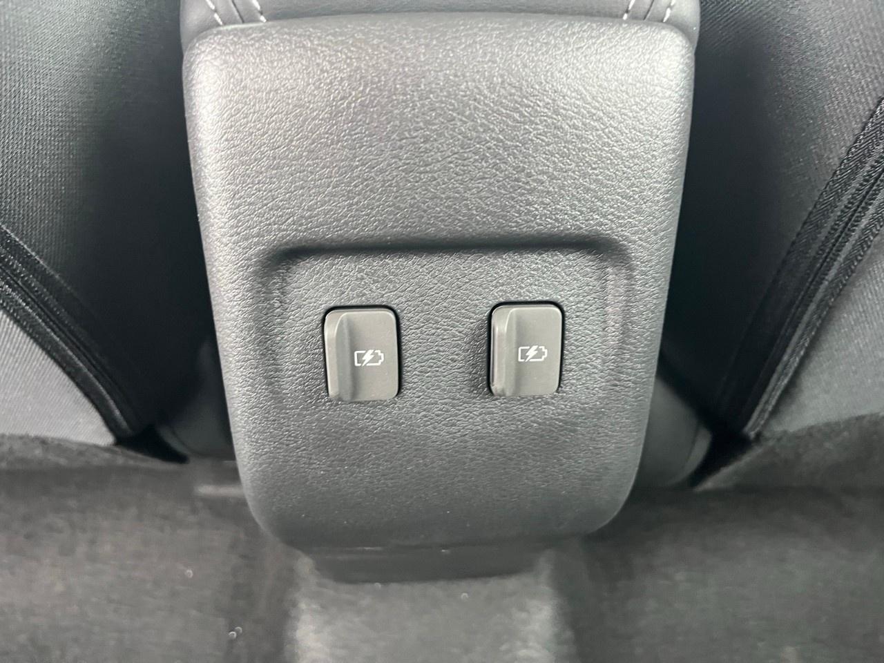 2025 Nissan Kicks Play SV FWD Photo