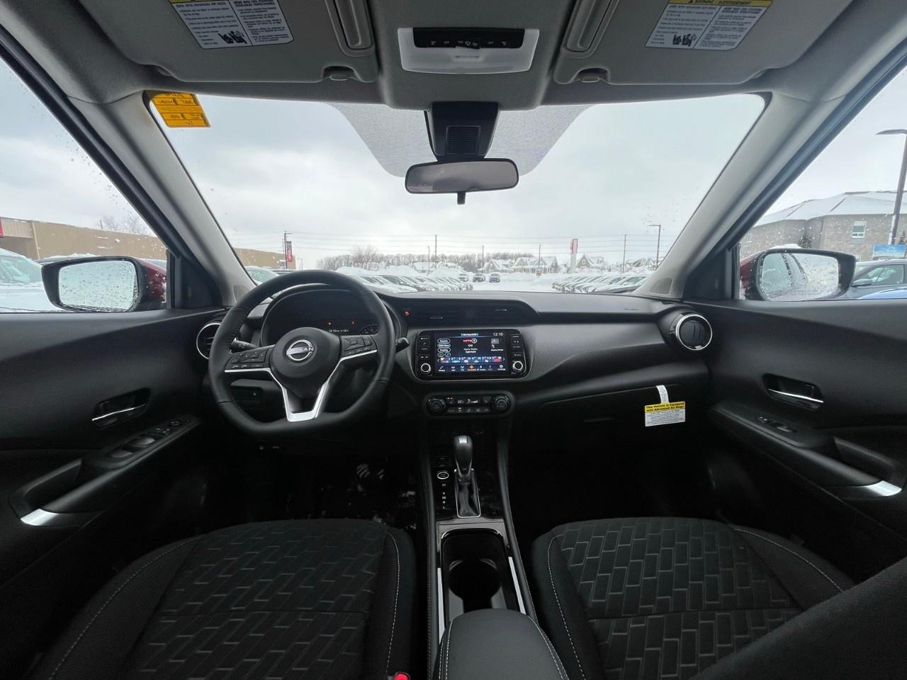 2025 Nissan Kicks Play SV FWD Photo