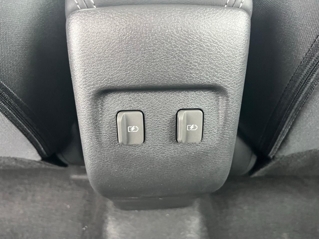 2025 Nissan Kicks Play SV FWD Photo