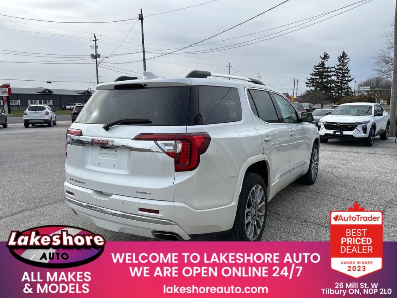 2022 GMC Acadia Denali Photo3