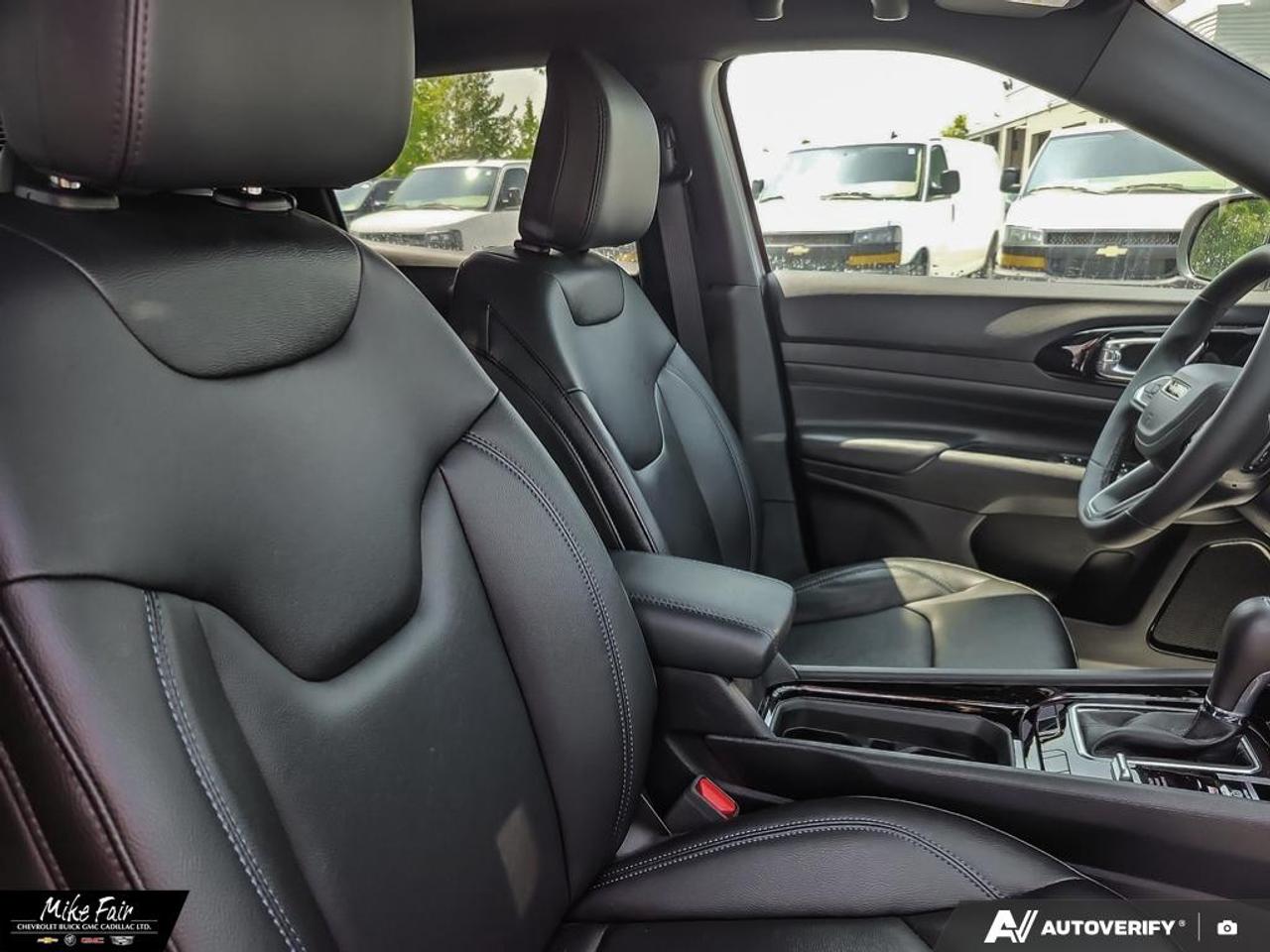 2025 Jeep Compass Altitude Active Drive 4x4 System, 8 Speed Automatic Trans. , Black Grill/Badges/ Roof Photo