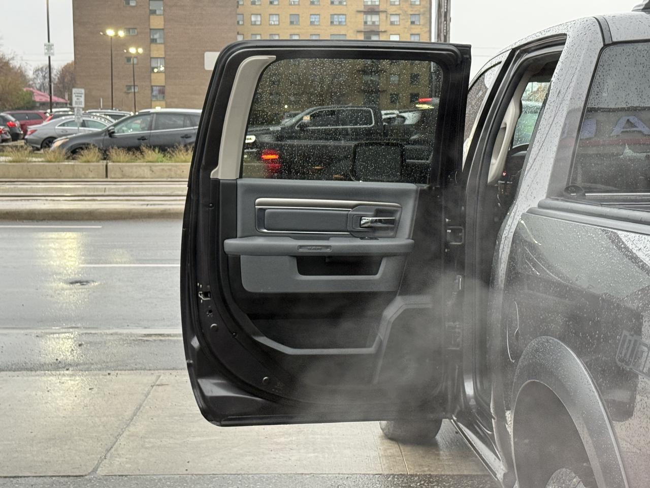 2019 RAM 1500 Classic WARLOCK 5.7 V8 | ALPINE SOUND SYSTEM | LOADED Photo