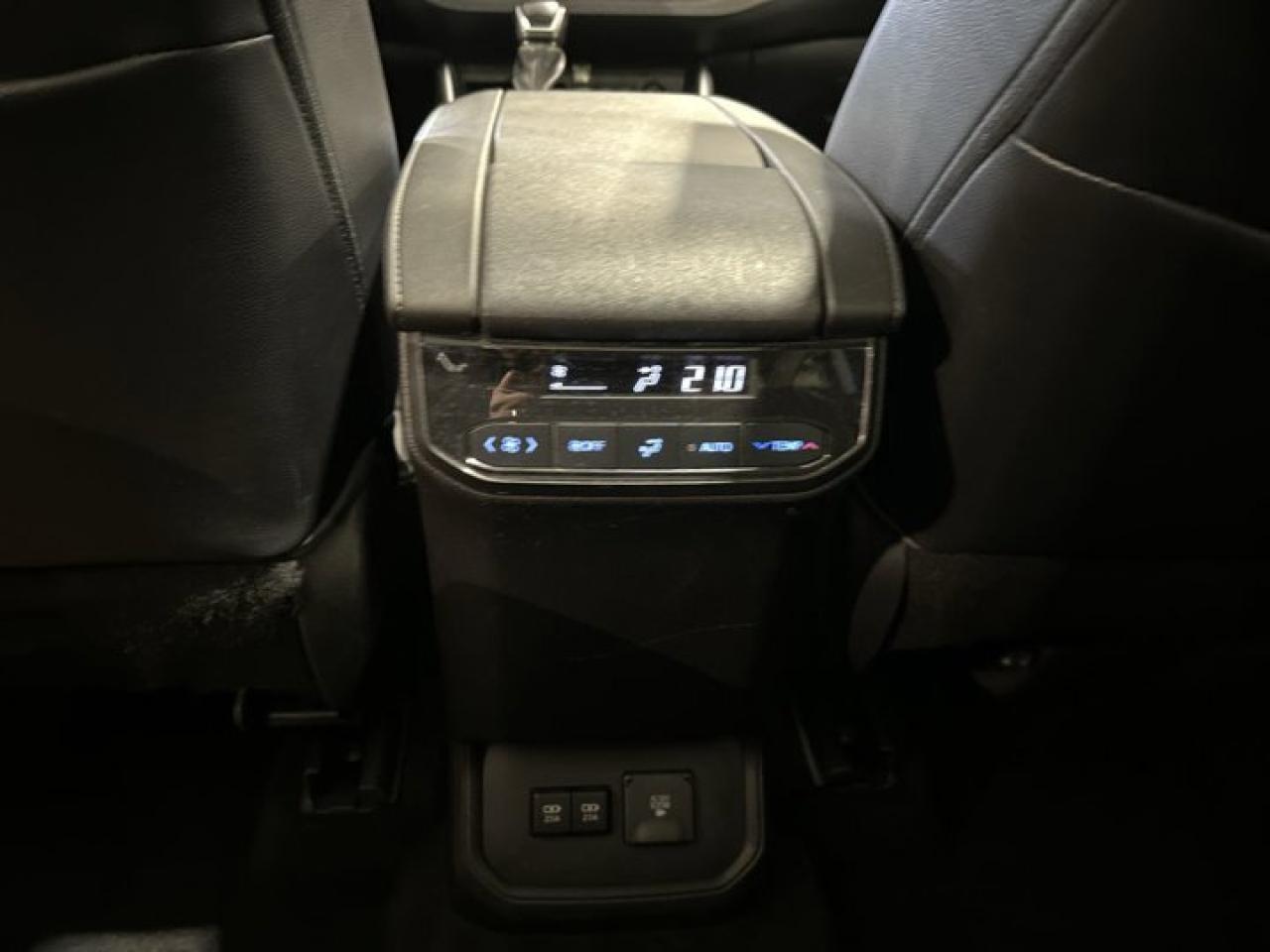 2021 Toyota Highlander LIMITED  Photo