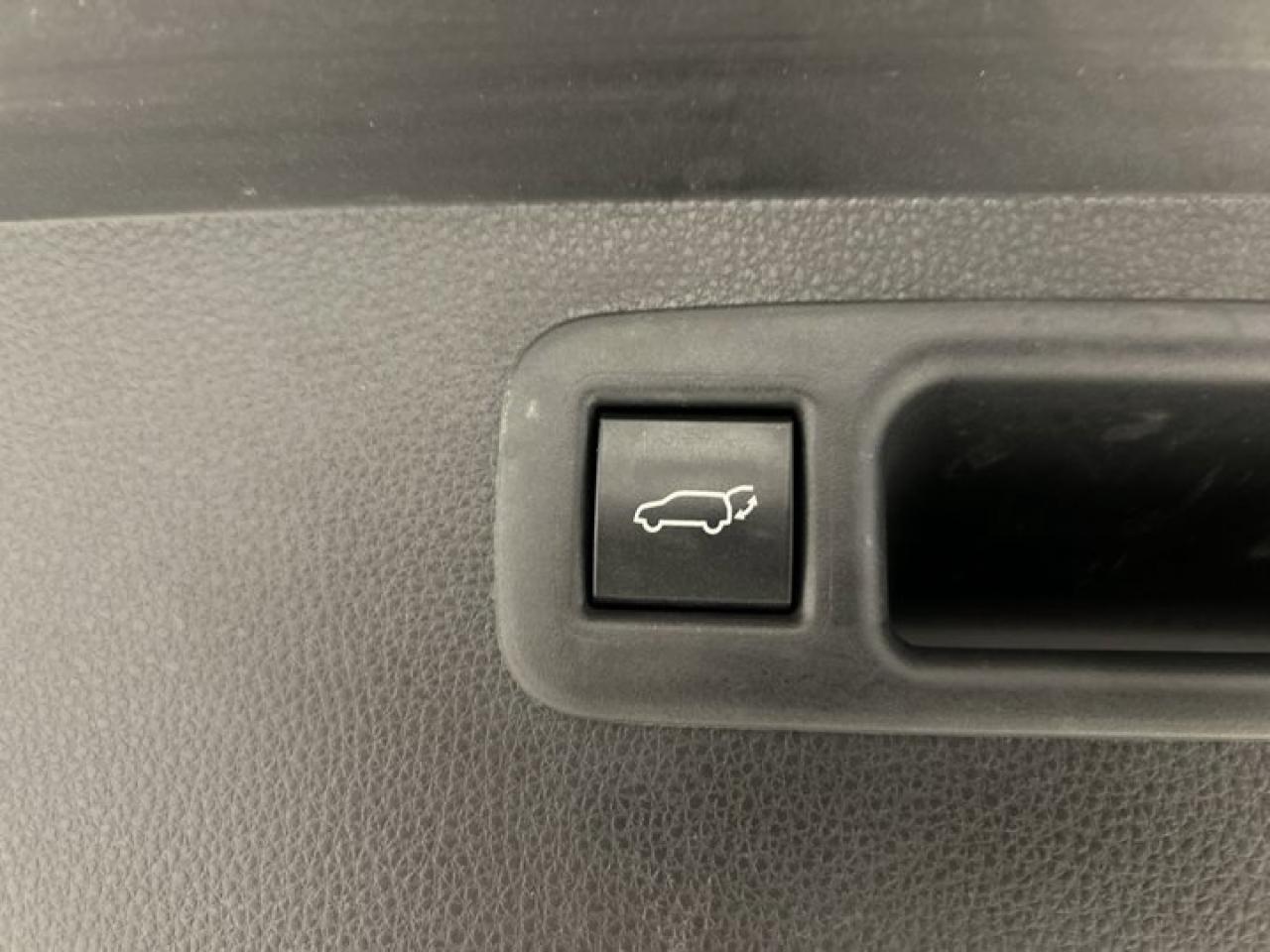 2021 Toyota Highlander LIMITED  Photo