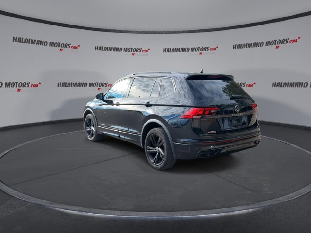 2023 Volkswagen Tiguan Comfortline R-Line Black Edition | Leather Seats | Remote Start | Heated Seats Photo