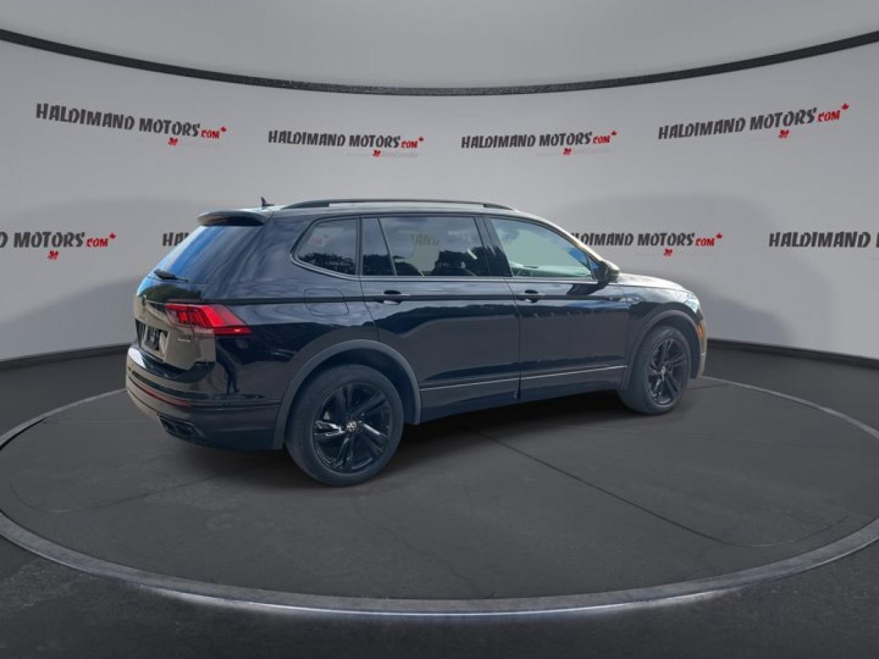 2023 Volkswagen Tiguan Comfortline R-Line Black Edition | Leather Seats | Remote Start | Heated Seats Photo