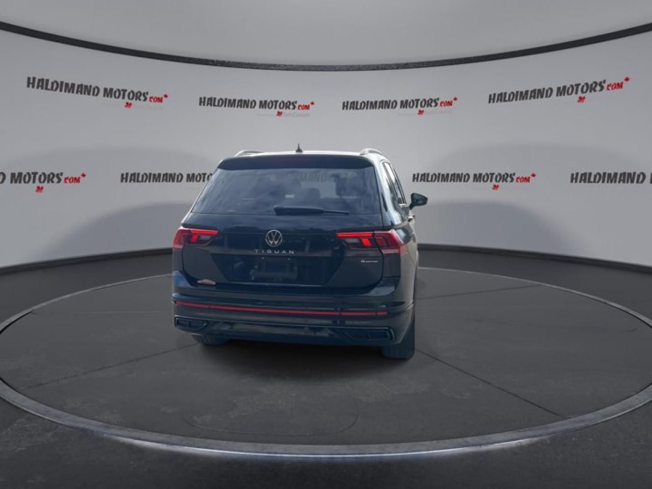2023 Volkswagen Tiguan Comfortline R-Line Black Edition | Leather Seats | Remote Start | Heated Seats Photo