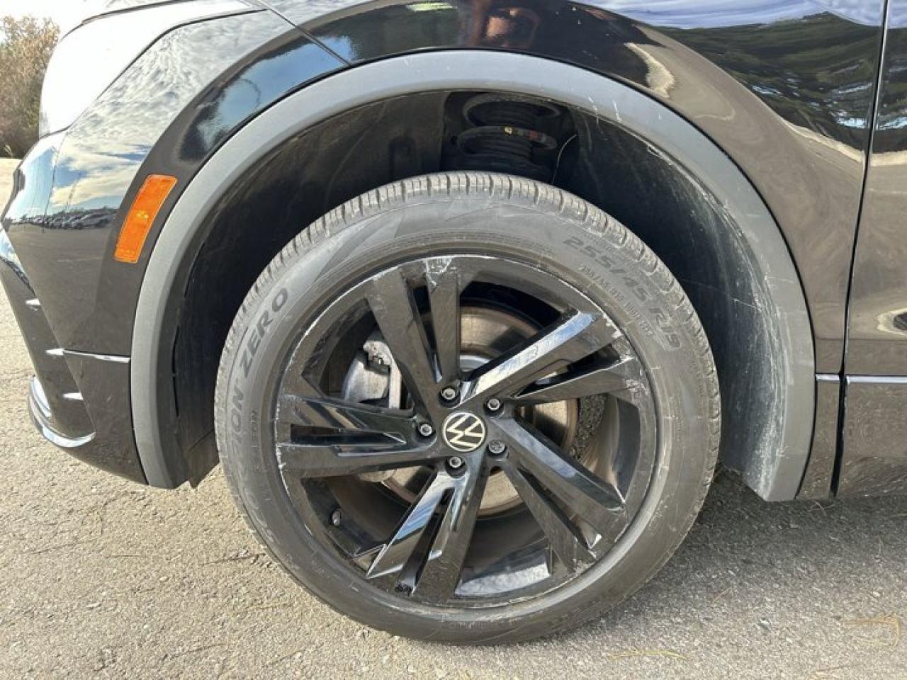 2023 Volkswagen Tiguan Comfortline R-Line Black Edition | Leather Seats | Remote Start | Heated Seats Photo
