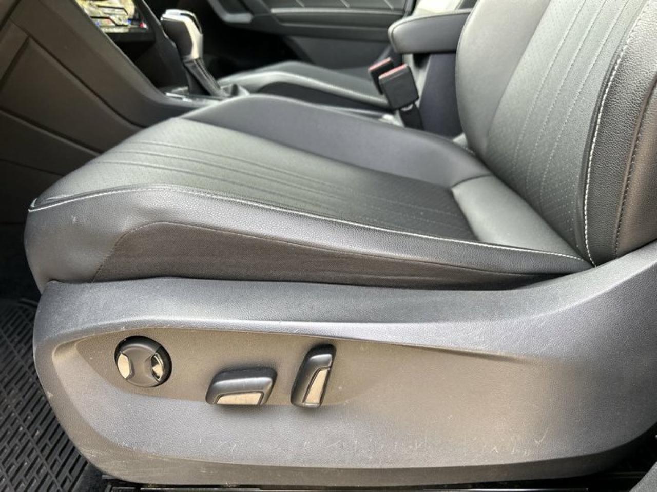 2023 Volkswagen Tiguan Comfortline R-Line Black Edition | Leather Seats | Remote Start | Heated Seats Photo