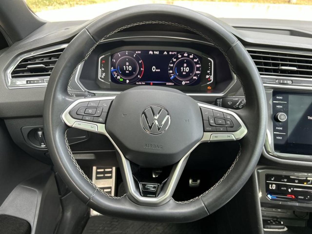 2023 Volkswagen Tiguan Comfortline R-Line Black Edition | Leather Seats | Remote Start | Heated Seats Photo