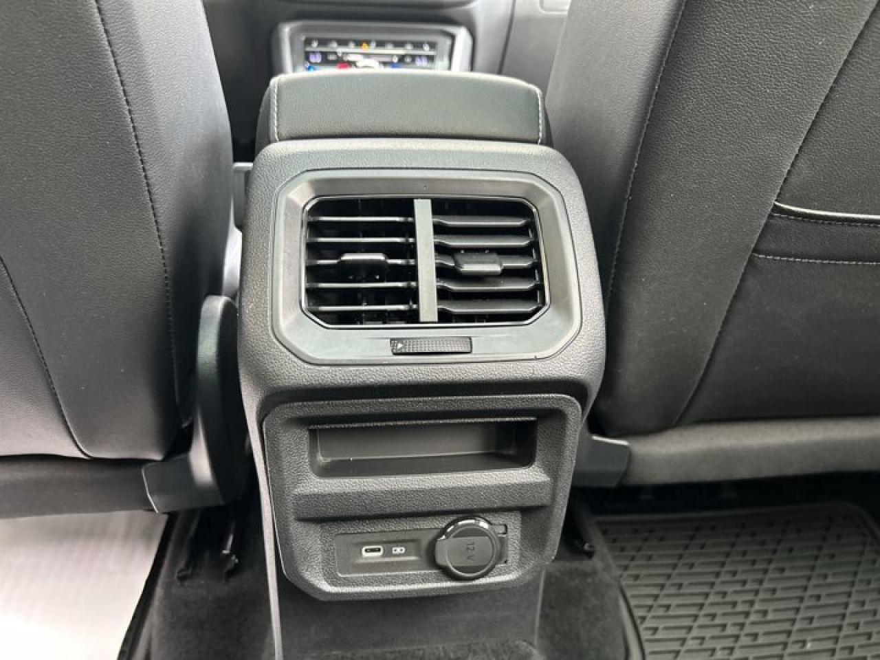 2023 Volkswagen Tiguan Comfortline R-Line Black Edition | Leather Seats | Remote Start | Heated Seats Photo