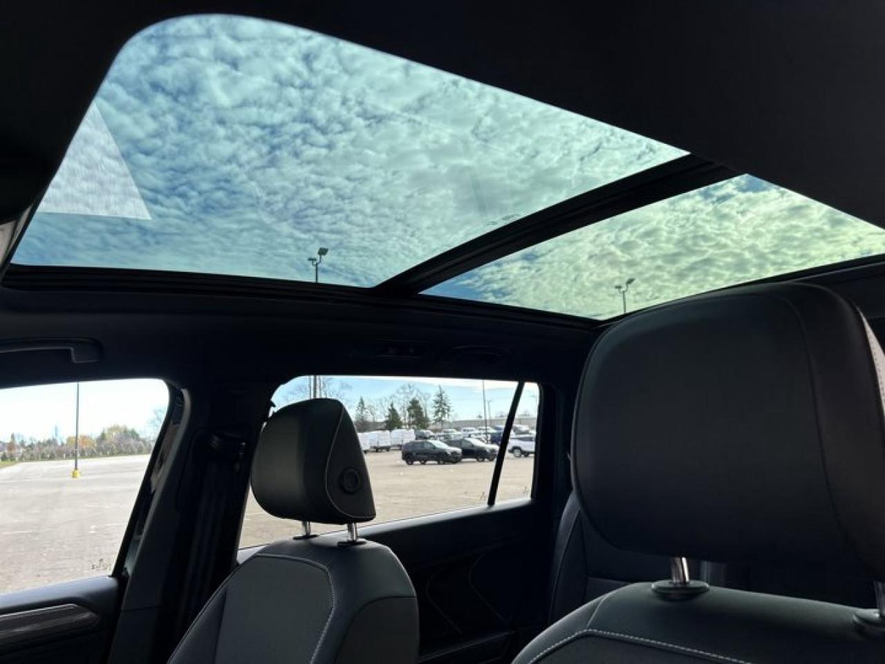 2023 Volkswagen Tiguan Comfortline R-Line Black Edition | Leather Seats | Remote Start | Heated Seats Photo