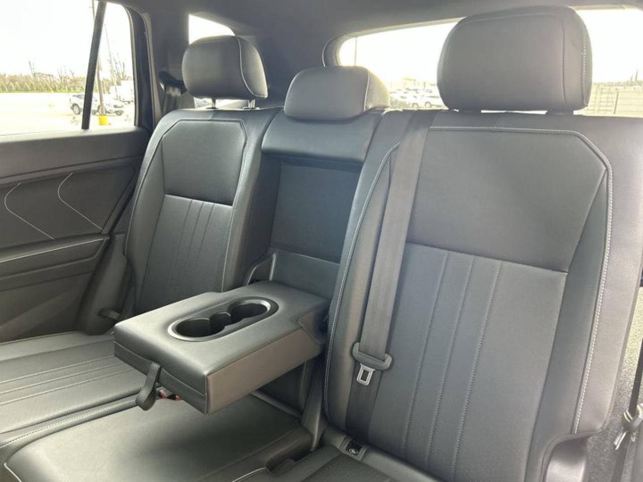 2023 Volkswagen Tiguan Comfortline R-Line Black Edition | Leather Seats | Remote Start | Heated Seats Photo