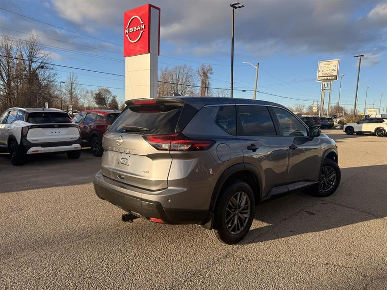 2024 Nissan Rogue AWD S Photo3