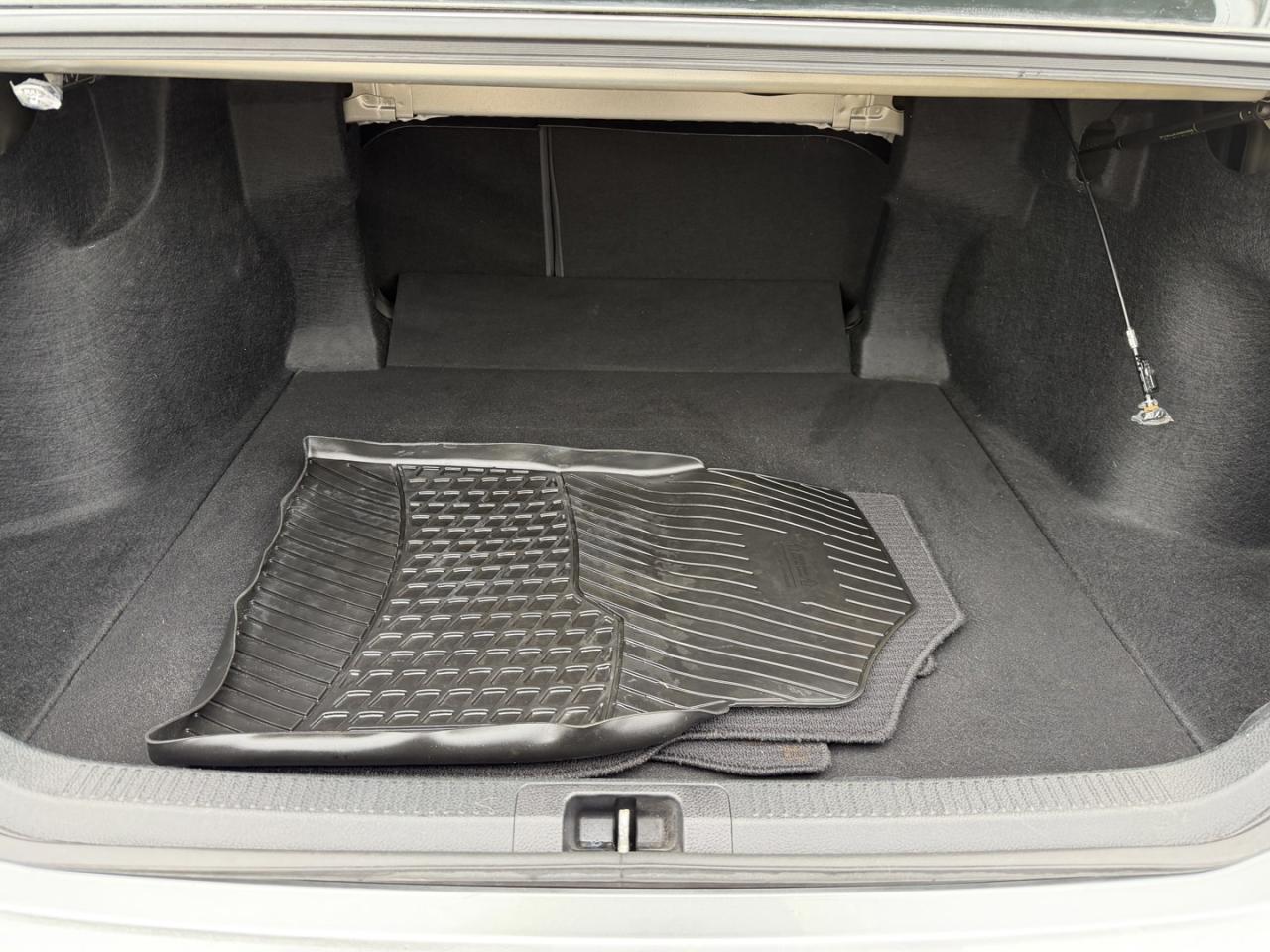 2018 Toyota Camry LE Photo