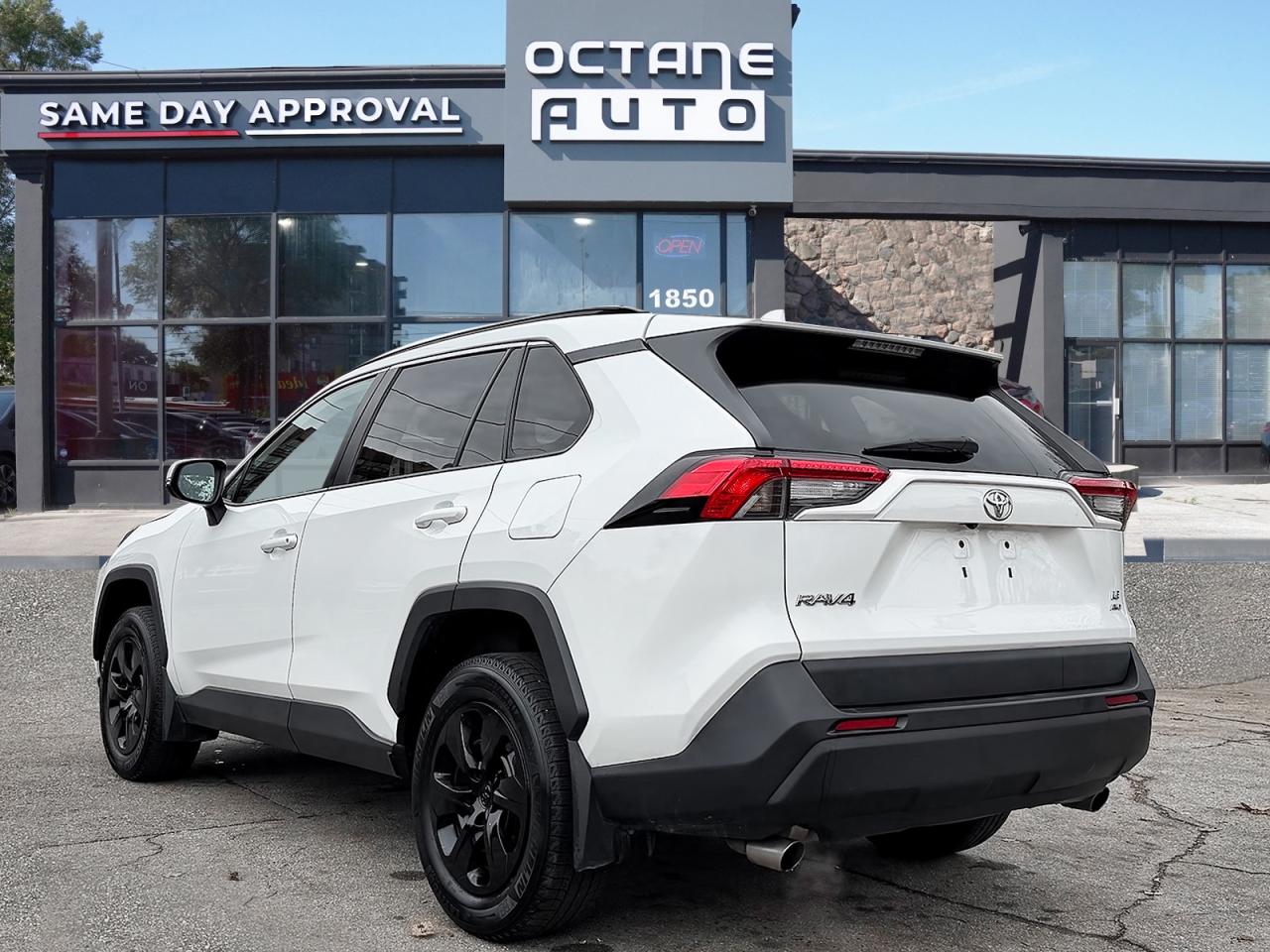 2021 Toyota RAV4 LE AWD Photo3