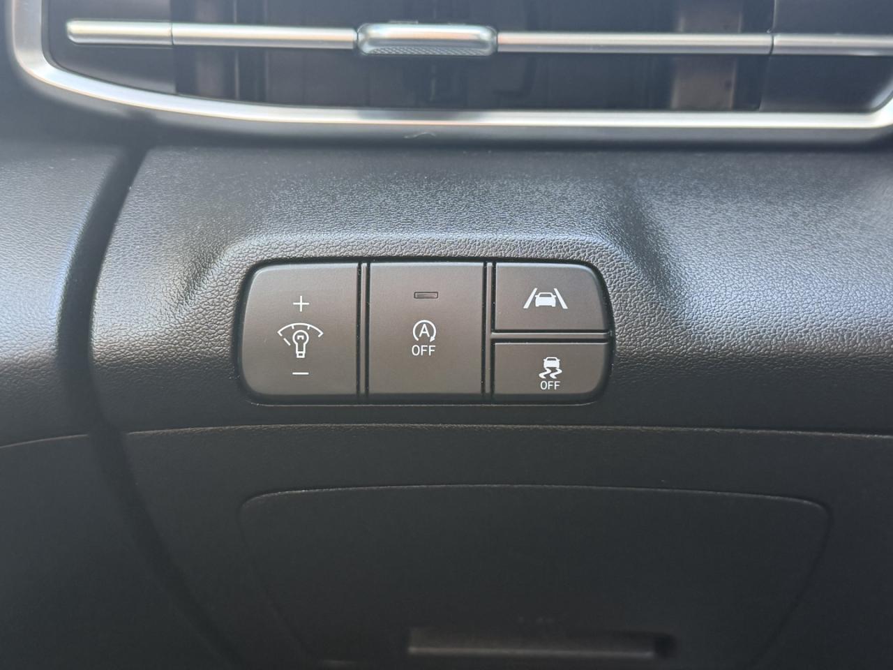 2023 Hyundai Elantra Essential - Photo #9