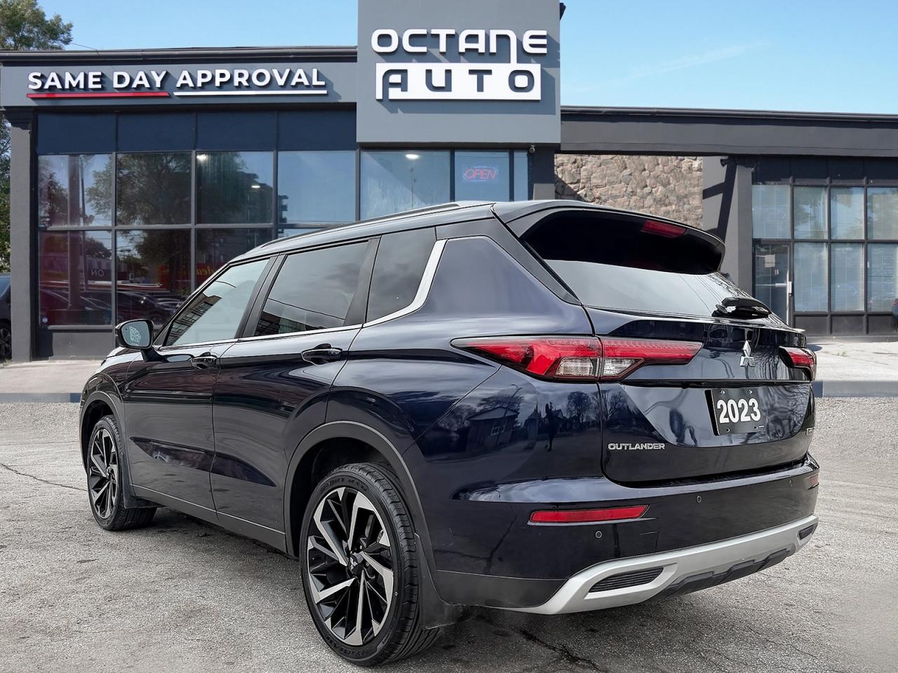 2023 Mitsubishi Outlander GT S-AWC Photo3