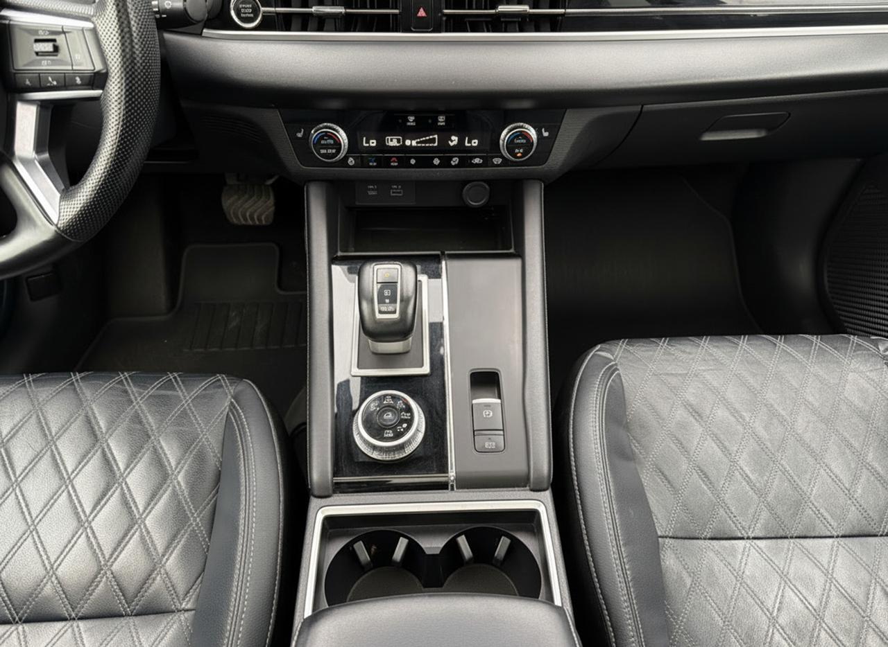 2023 Mitsubishi Outlander SEL S-AWC Photo