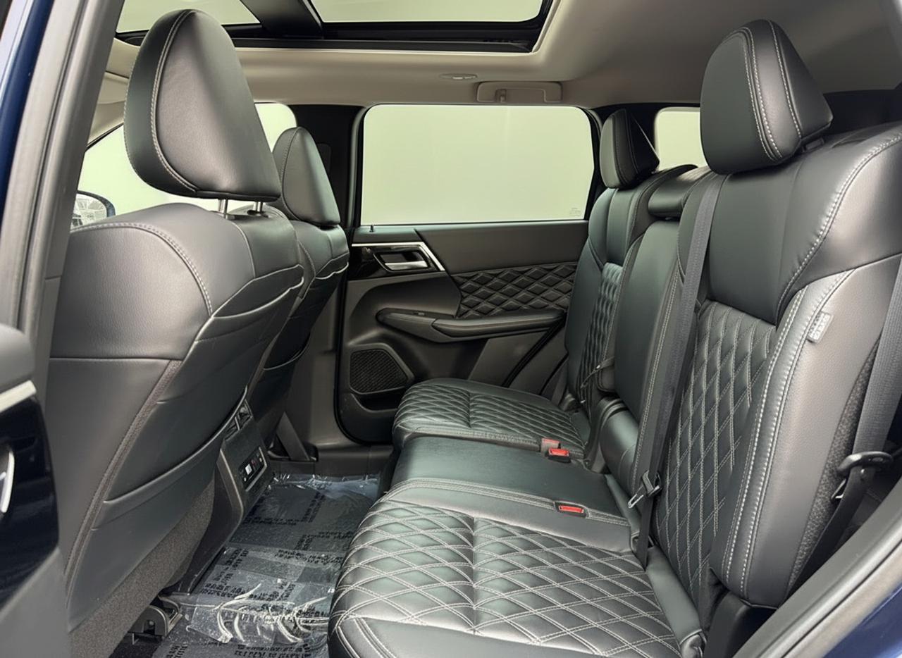 2023 Mitsubishi Outlander SEL S-AWC Photo
