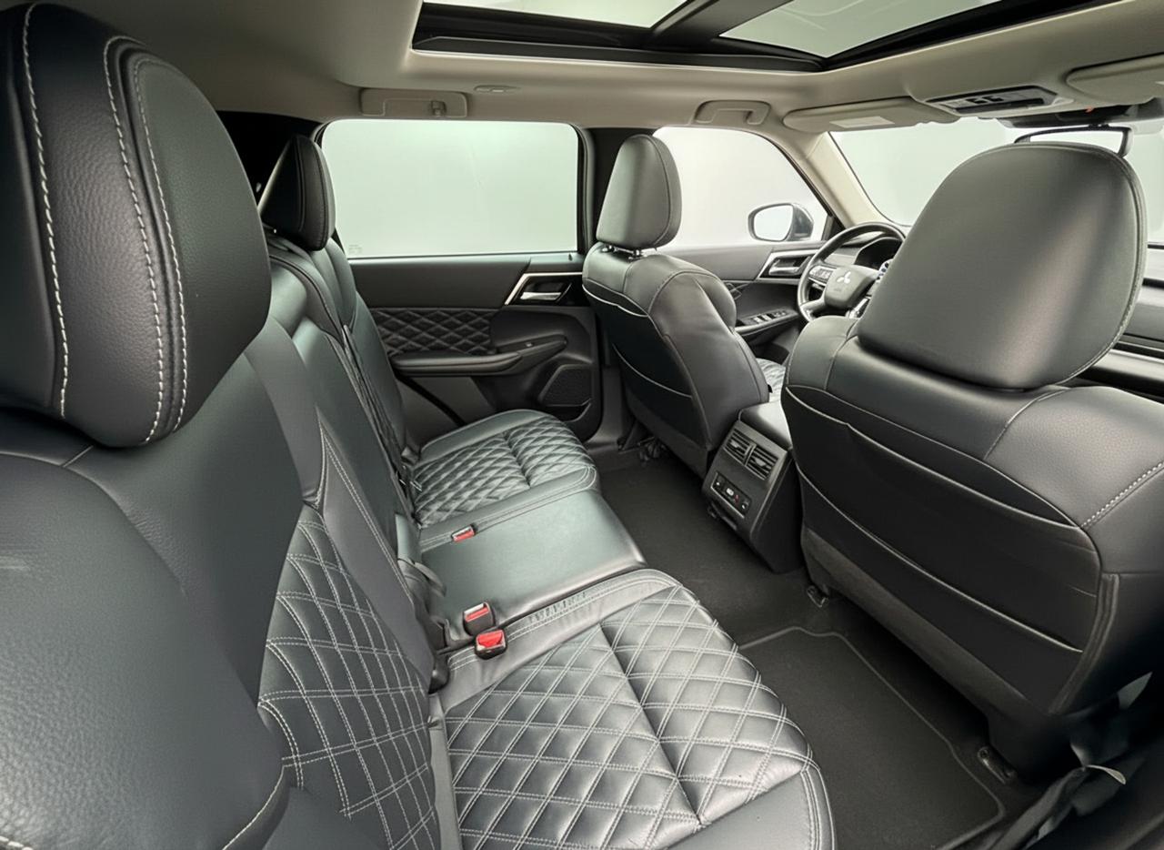 2023 Mitsubishi Outlander SEL S-AWC Photo