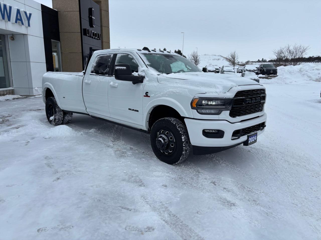 2024 RAM 3500 LIMITED NIGHT EDITION DUALLY! 6.7L DIESEL, LOADED! Photo2