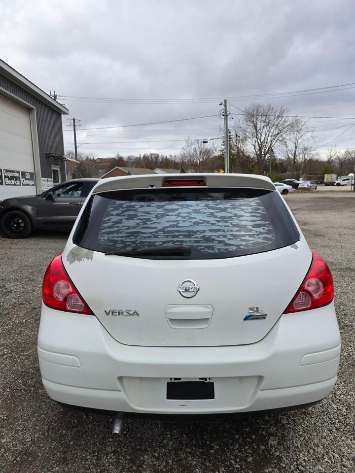 2010 Nissan Versa 5dr HB I4 CVT 1.8 SL - Photo #5
