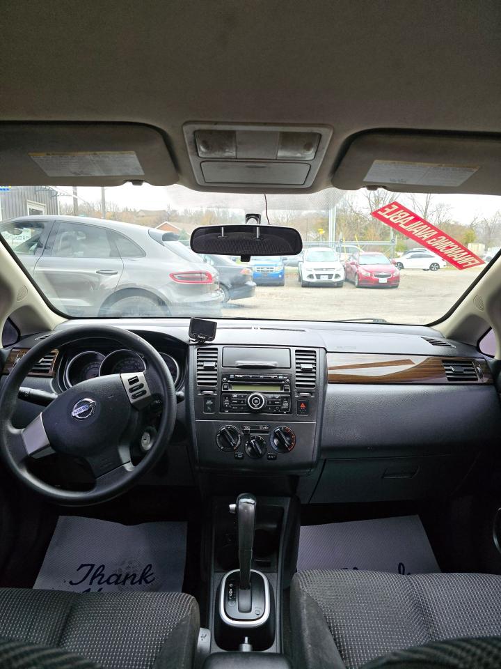 2010 Nissan Versa 5dr HB I4 CVT 1.8 SL - Photo #6