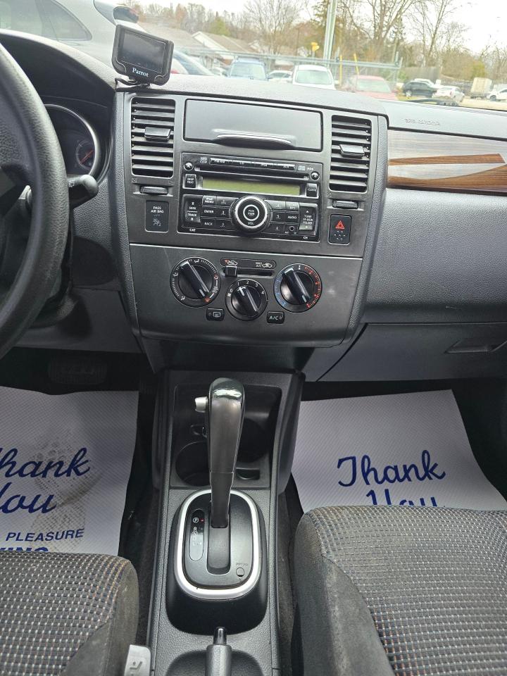 2010 Nissan Versa 5dr HB I4 CVT 1.8 SL - Photo #12