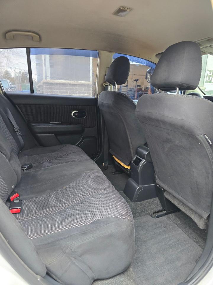 2010 Nissan Versa 5dr HB I4 CVT 1.8 SL - Photo #14