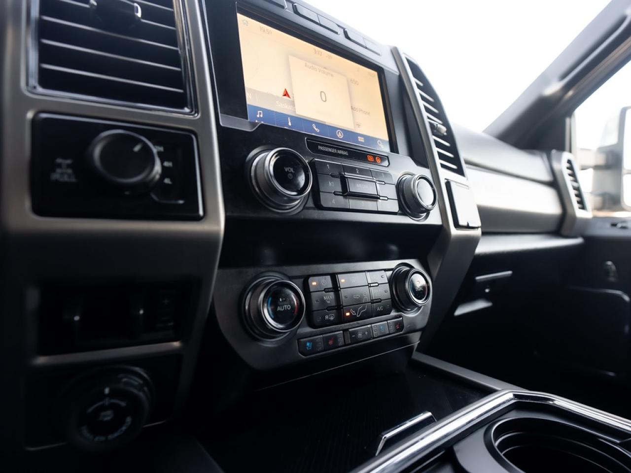 2021 Ford SUPER DUTY F-350 SRW Platinum Photo15