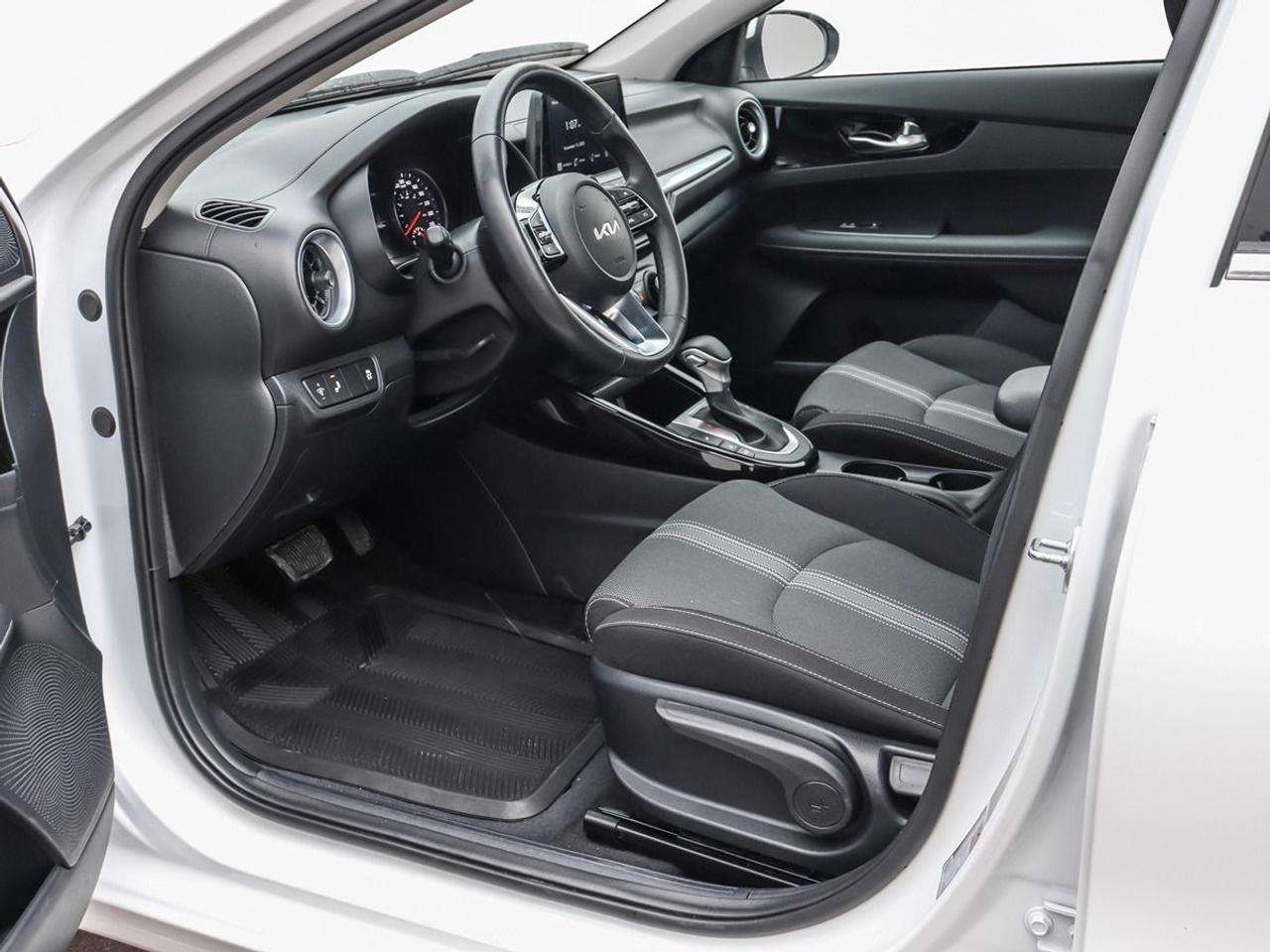 2024 Kia Forte EX+ Sunroof Apple Car-Play Blind-Spot Monitor Photo