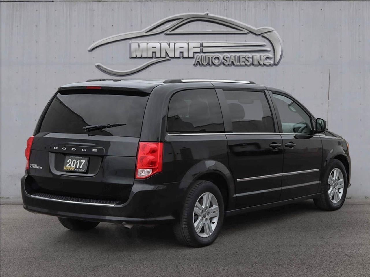 2017 Dodge Grand Caravan Crew Plus Photo