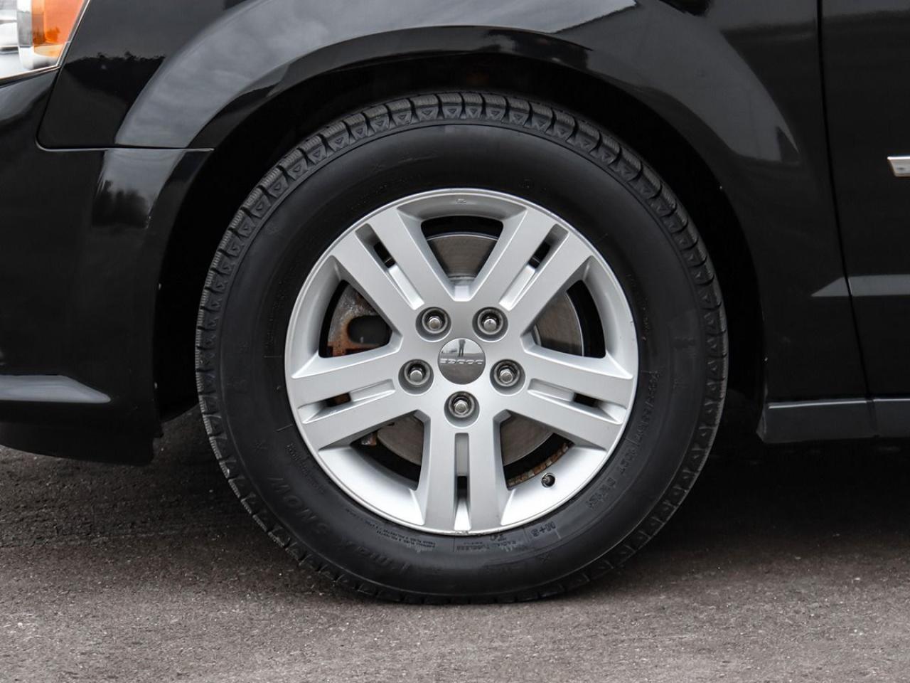 2017 Dodge Grand Caravan Crew Plus Photo