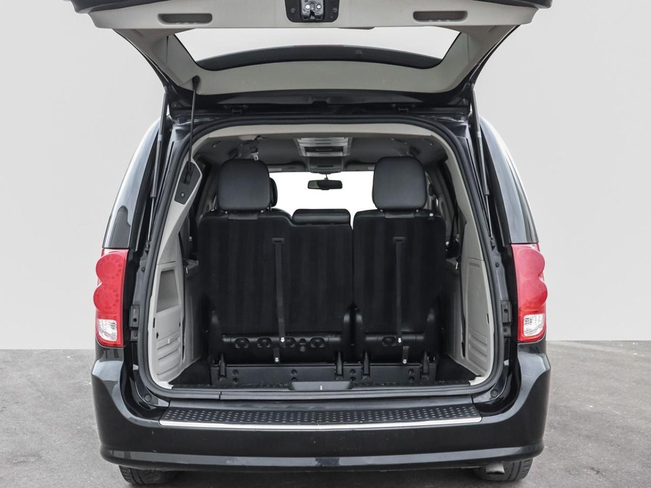 2017 Dodge Grand Caravan Crew Plus Photo