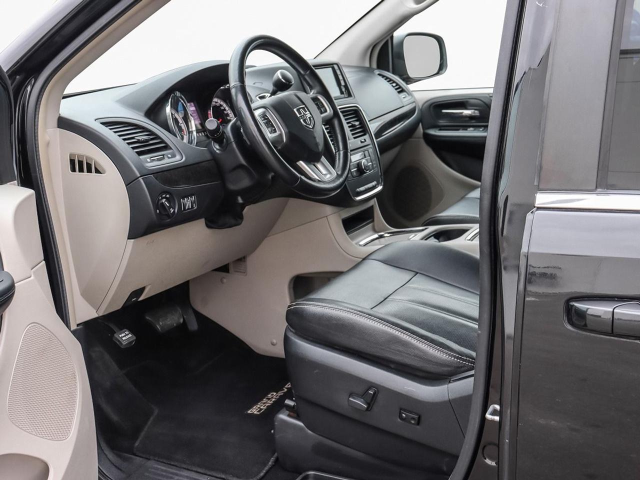 2017 Dodge Grand Caravan Crew Plus Photo