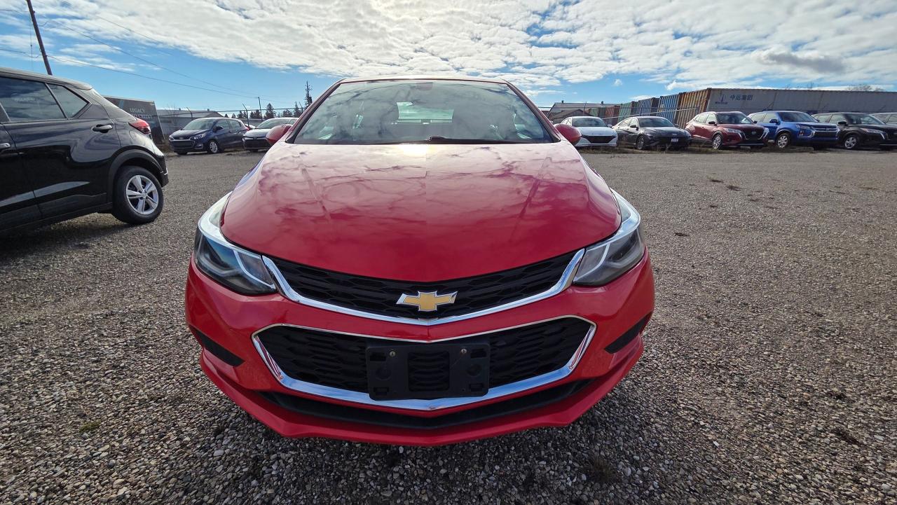 2017 Chevrolet Cruze LT Photo2