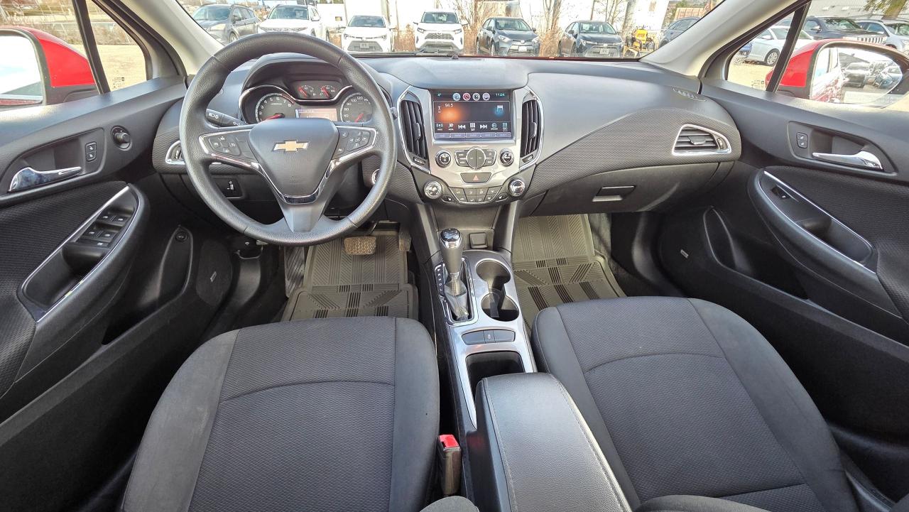 2017 Chevrolet Cruze LT - Photo #9