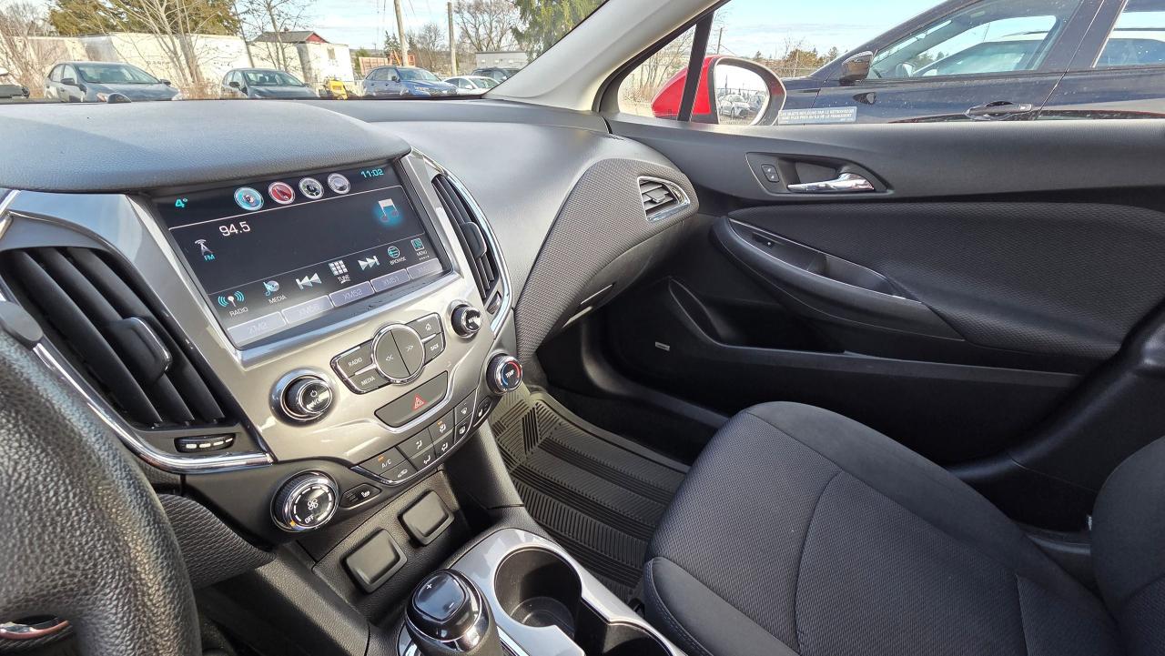 2017 Chevrolet Cruze LT - Photo #12