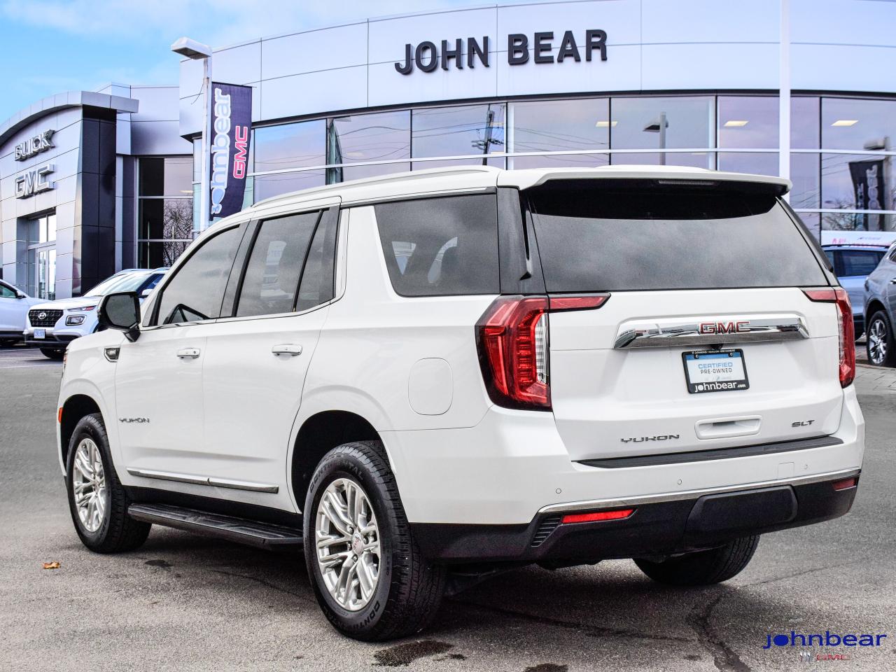 2023 GMC Yukon SLT Photo3