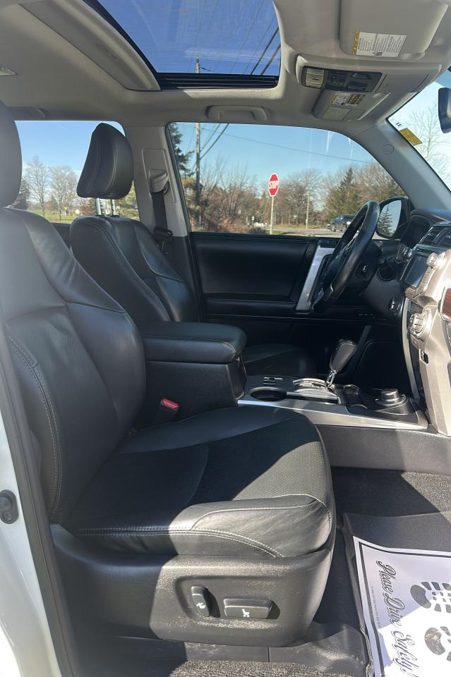 2016 Toyota 4Runner SR5 Photo4