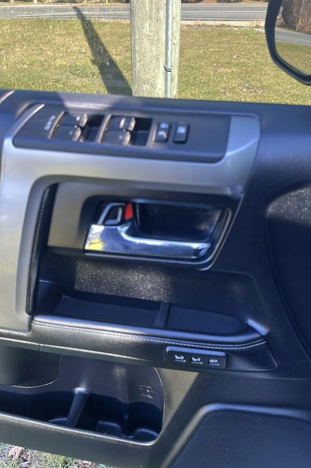 2016 Toyota 4Runner SR5 - Photo #9