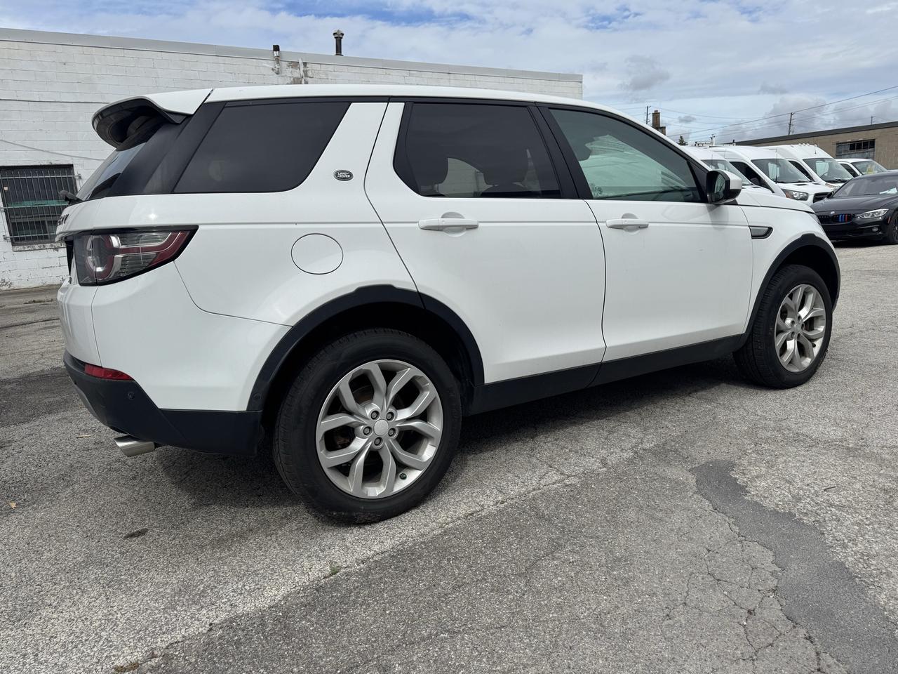 2016 Land Rover Discovery Sport HSE - Photo #6