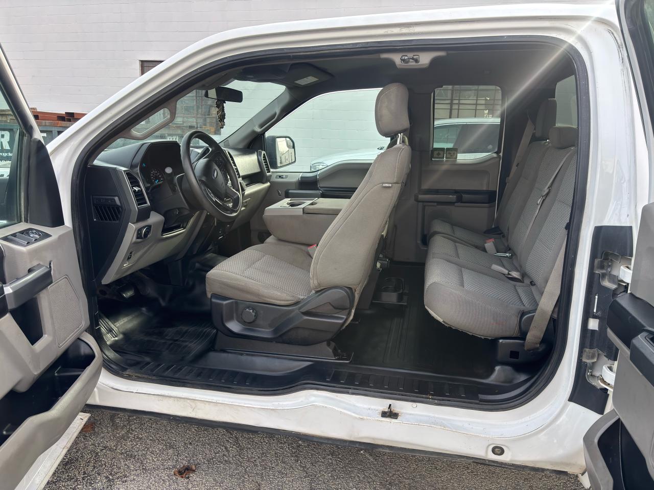 2017 Ford F-150 XLT 4WD - Photo #6