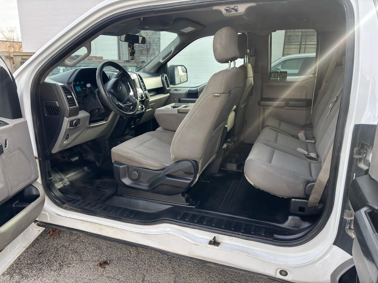 2017 Ford F-150 XLT 4WD - Photo #9