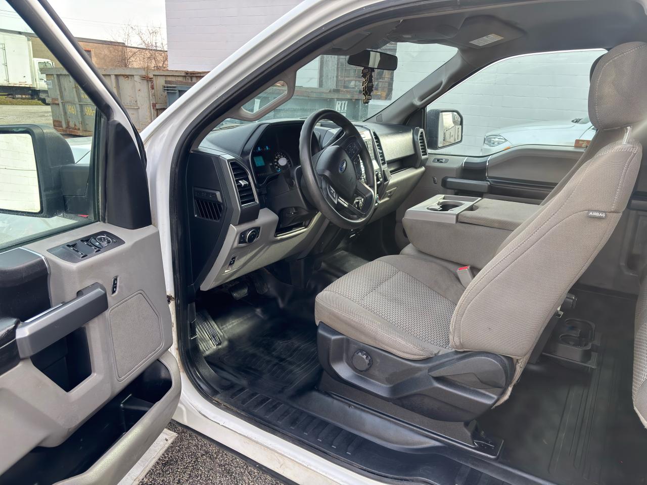 2017 Ford F-150 XLT 4WD - Photo #8