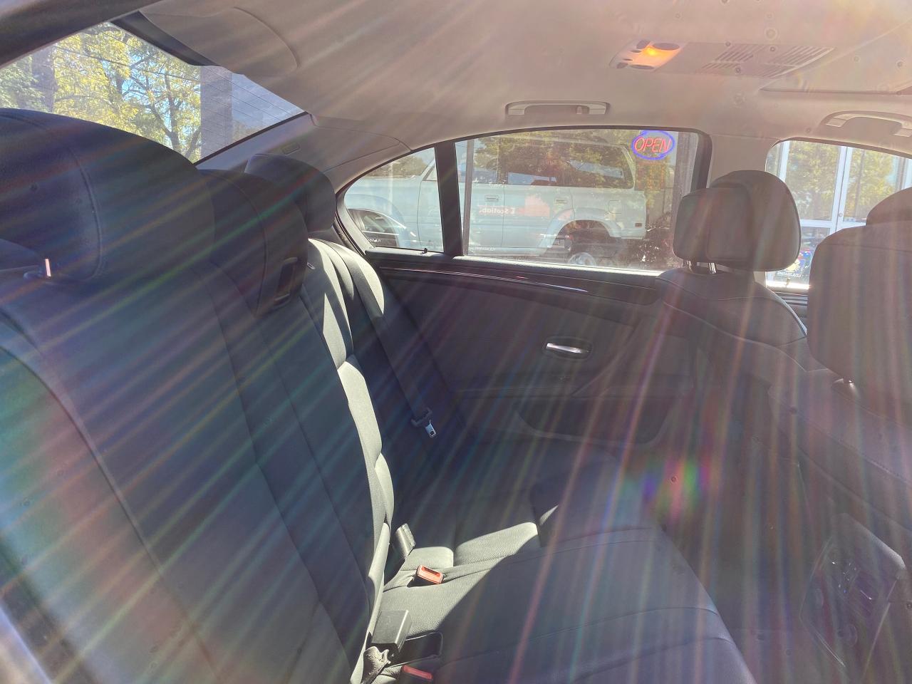 2010 BMW 5 Series 528i xDrive Photo